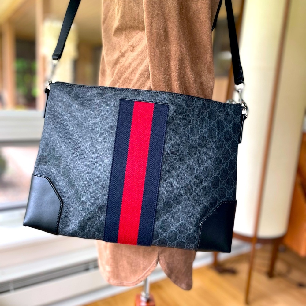 Gucci Messenger Bag, Unisex, LIKE NEW, GG Messenger black Bag with Strap, NICE💯 - Picture 2 of 16